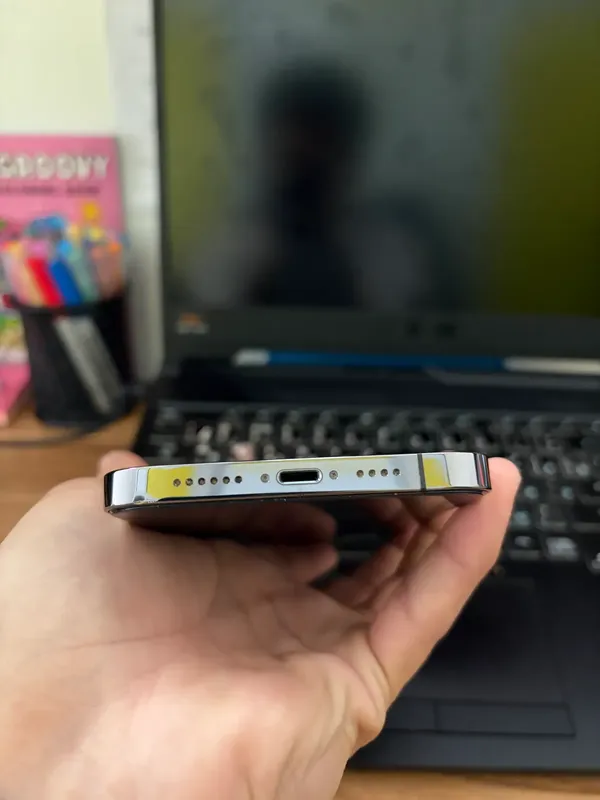 Apple iPhone 12 Pro Max blur bg