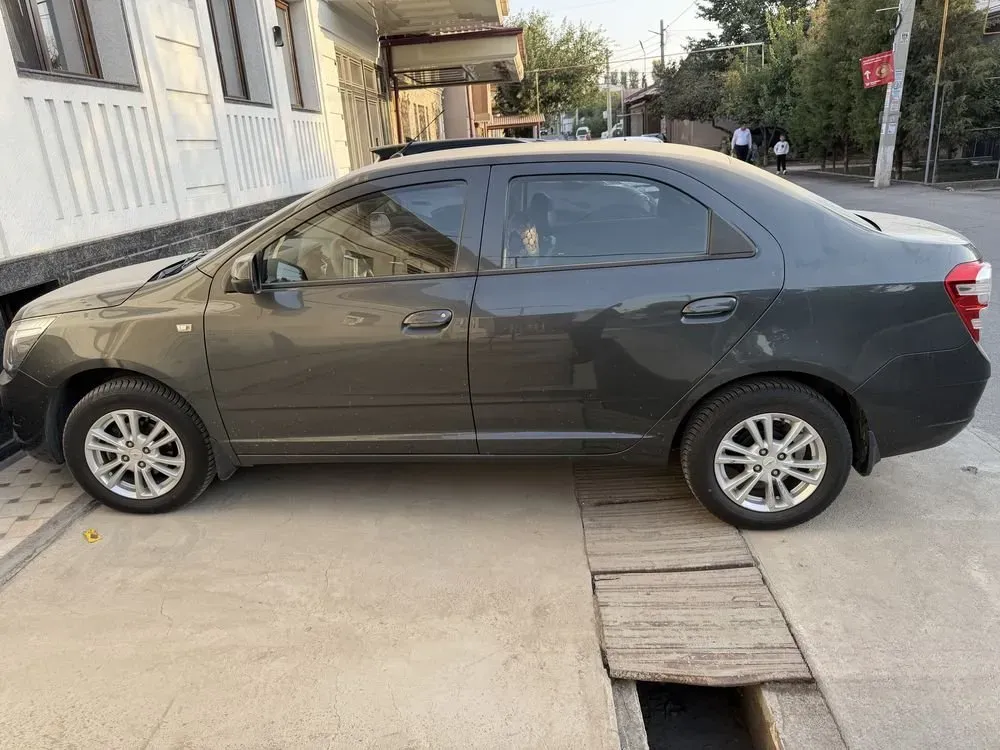 Chevrolet Cobalt image 1