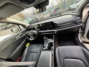 Kia Sportage image 2 blur bg