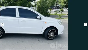 Chevrolet Nexia 3 image 3 blur bg