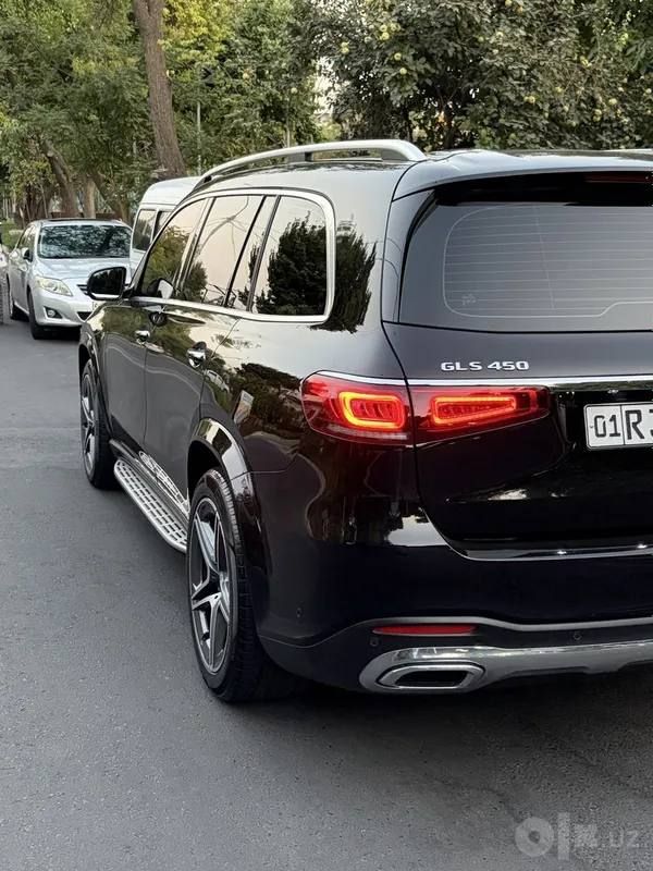 Mercedes-Benz GLS blur bg