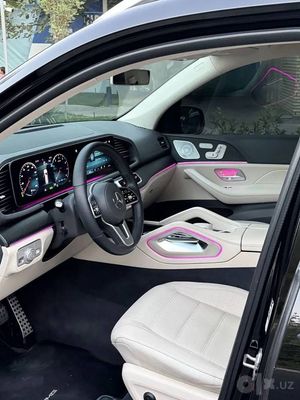 Mercedes-Benz GLS image 2 blur bg