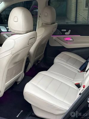Mercedes-Benz GLS image 3 blur bg