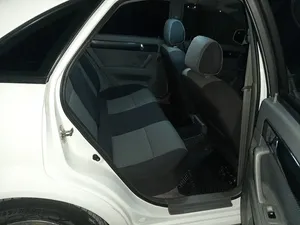 Chevrolet Gentra image 3 blur bg