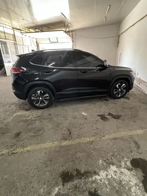 Chevrolet Tracker image 1 blur bg