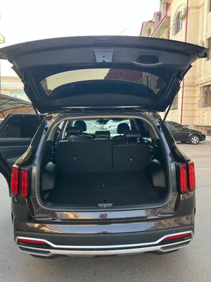 Kia Sorento image 3 blur bg