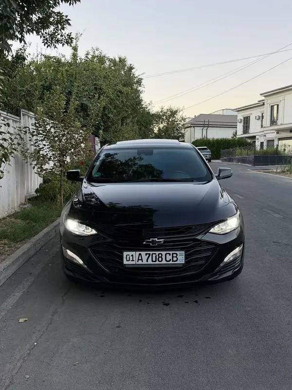 Chevrolet Malibu 2 blur bg