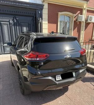 Chevrolet Tracker image 1 blur bg
