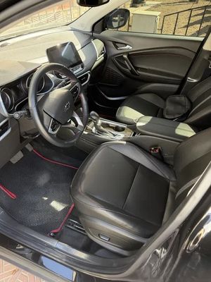Chevrolet Tracker image 2 blur bg