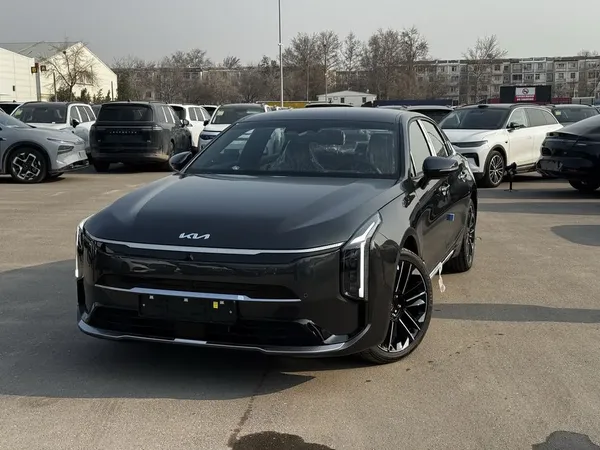 Kia K8 blur bg