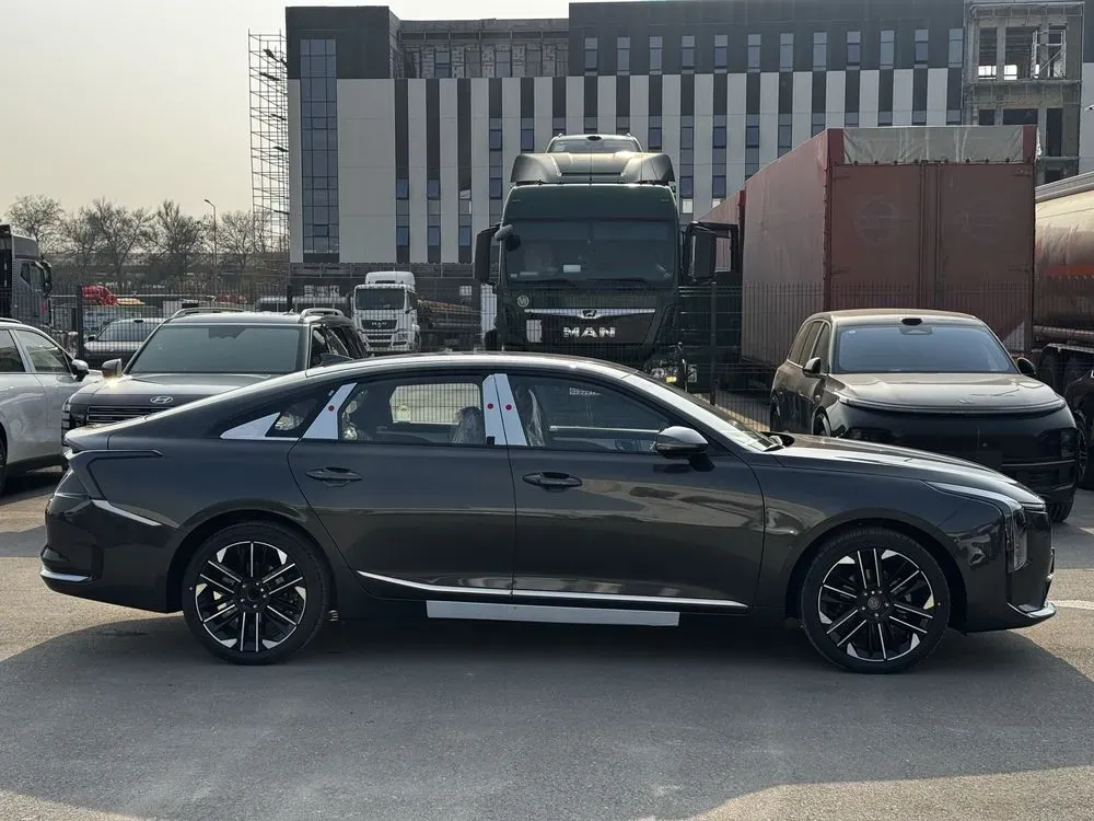 Kia K8 image 3