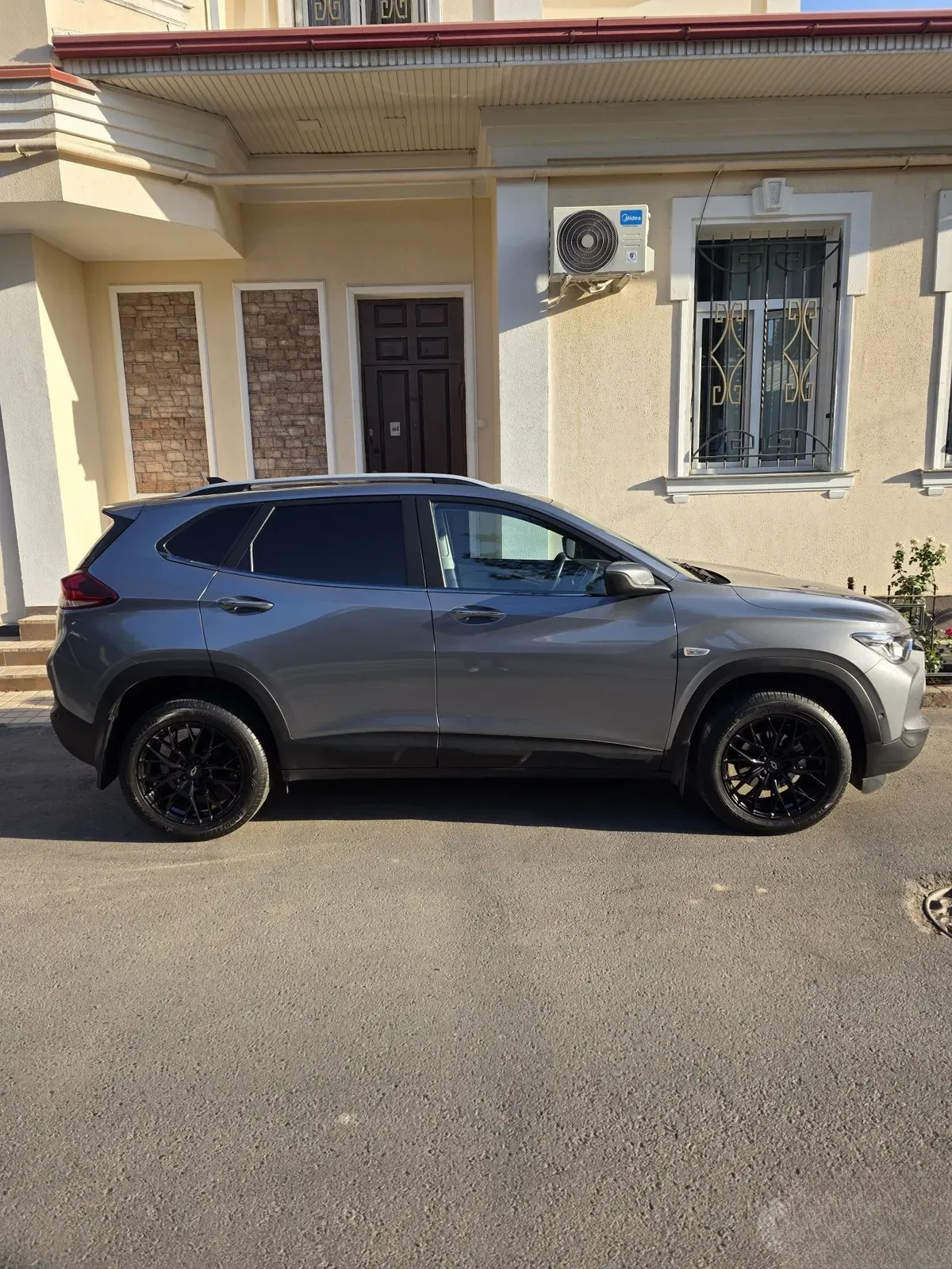 Chevrolet Tracker 2 Chevrolet Tracker image 2