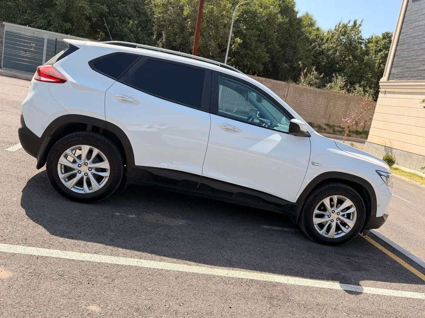 Chevrolet Tracker 3 Chevrolet Tracker image 3