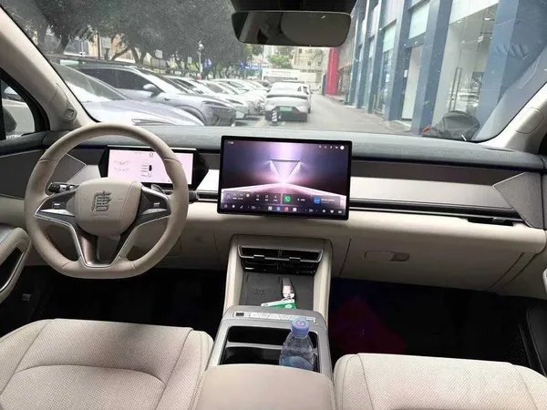 BYD Tang EV blur bg