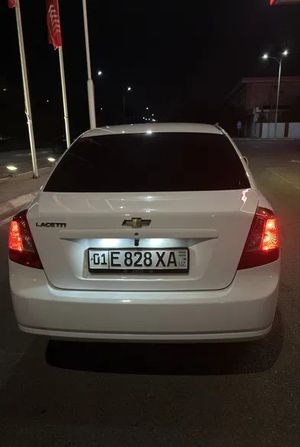Chevrolet Gentra image 1 blur bg