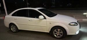 Chevrolet Gentra image 2 blur bg