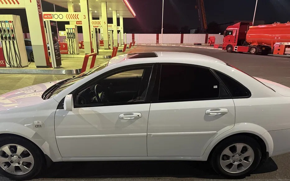 Chevrolet Gentra image 3