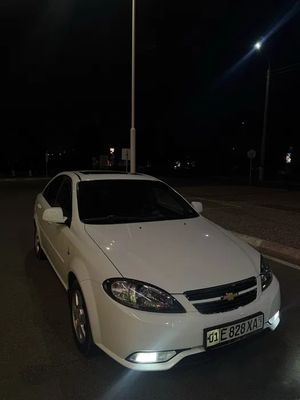 Chevrolet Gentra image 7 blur bg