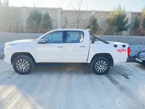 Foton Tunland image 1 blur bg