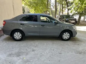 Chevrolet Cobalt image 3 blur bg