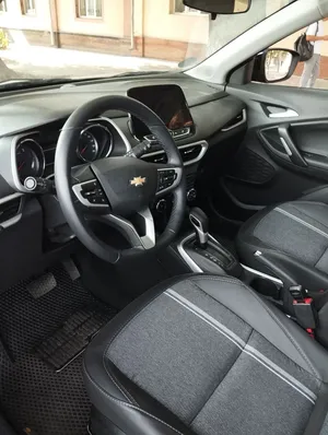 Chevrolet Tracker image 3 blur bg