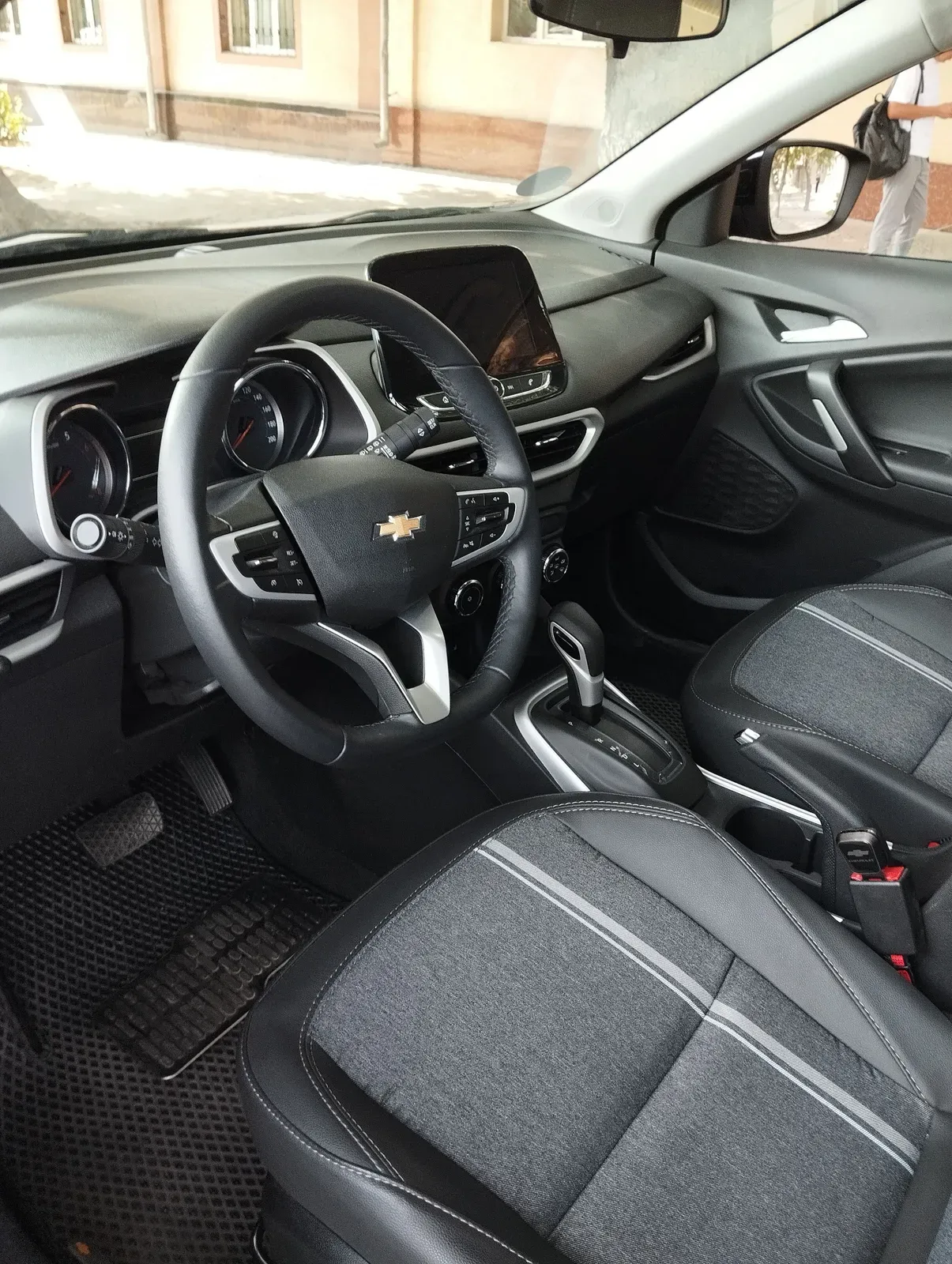Chevrolet Tracker 3 Chevrolet Tracker image 3