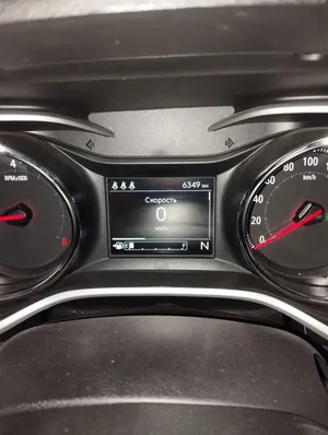 Chevrolet Tracker image 6 blur bg