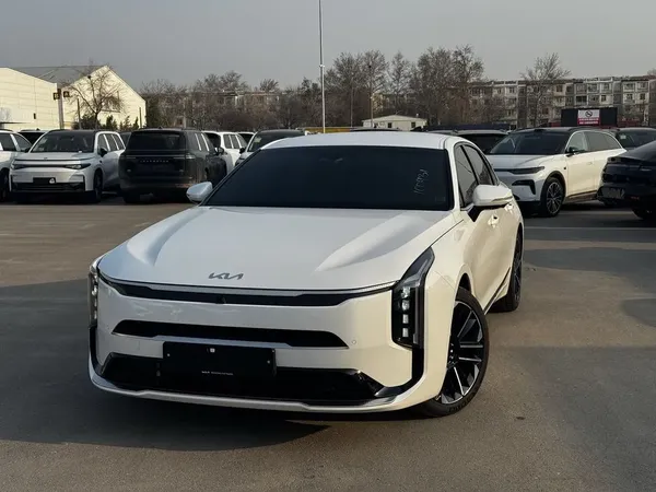 Kia K8 blur bg