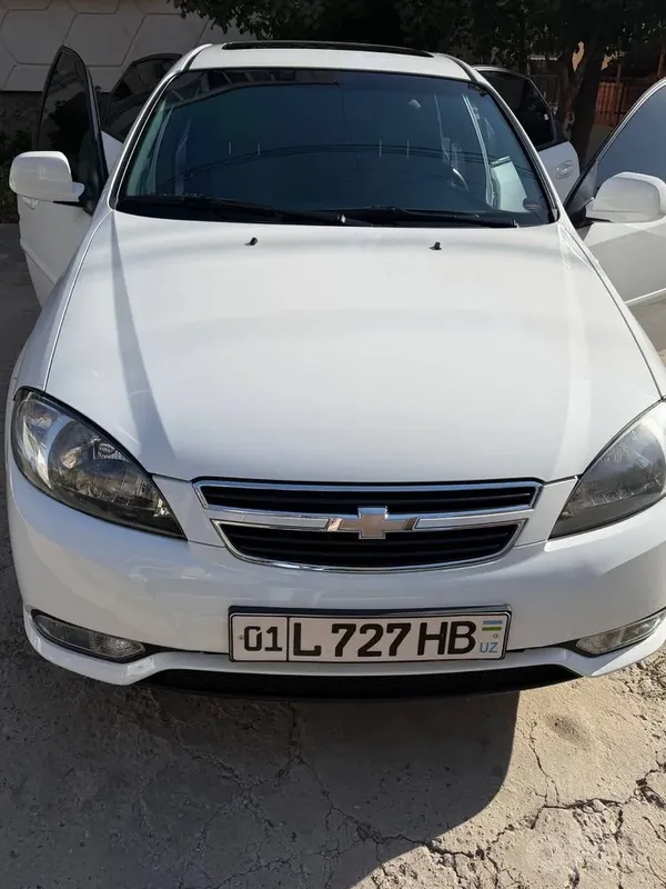 Chevrolet Gentra blur bg