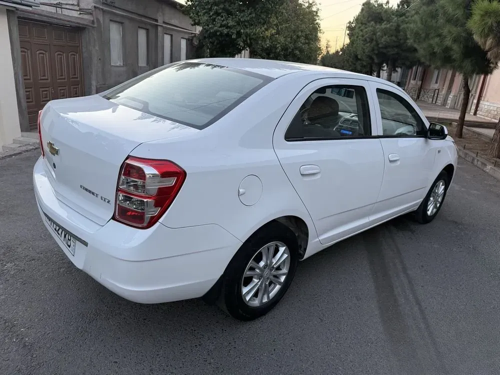 Chevrolet Cobalt image 2