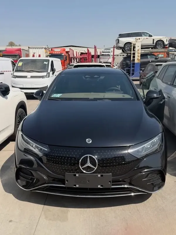 Mercedes-Benz EQE blur bg