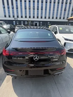 Mercedes-Benz EQE image 1 blur bg