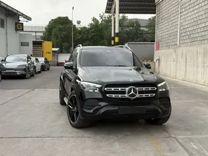 Mercedes-Benz GLE image 1 blur bg