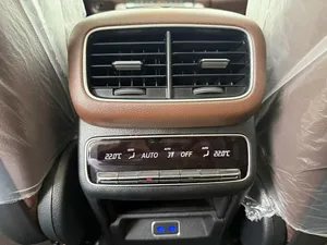 Mercedes-Benz GLE image 5 blur bg