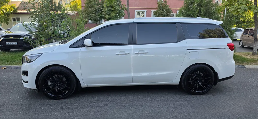 Kia Carnival image 3