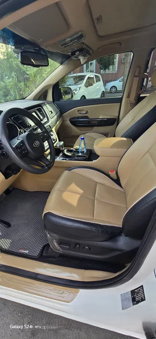 Kia Carnival image 6