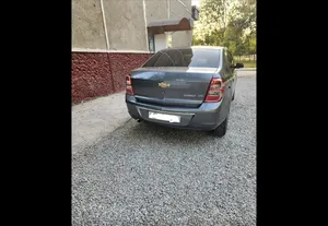 Chevrolet Cobalt image 3 blur bg