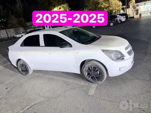 Chevrolet Cobalt image 5 blur bg