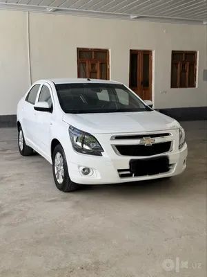 Chevrolet Cobalt image 9 blur bg