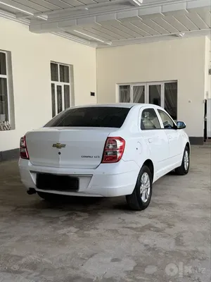 Chevrolet Cobalt image 2 blur bg