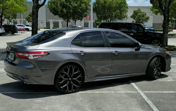 2018_toyota_camry-pic-539788673612656036-1024x768 blur bg
