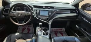 Toyota Camry image 4 blur bg