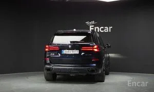 BMW X5 image 3 blur bg