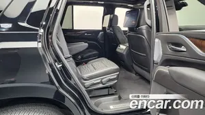 Cadillac Escalade image 5 blur bg