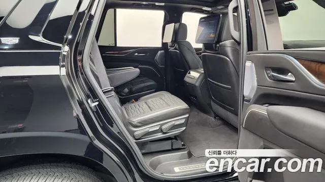 Cadillac Escalade image 5