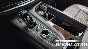 Cadillac Escalade image 7 blur bg