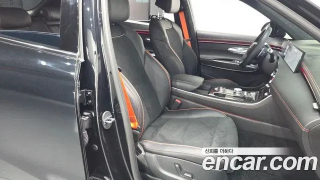 Genesis GV70 image 7