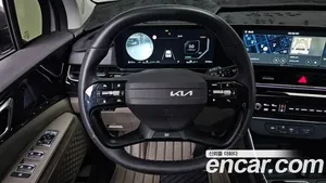 Kia Carnival image 4 blur bg