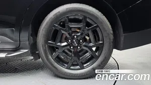 Kia Carnival image 1 blur bg