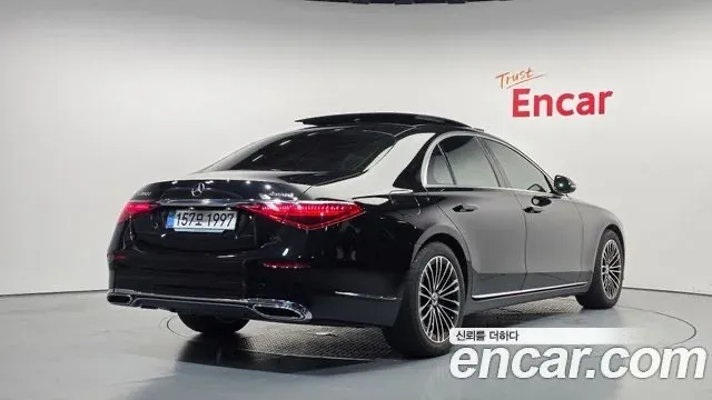 Mercedes-Benz S-Class image 1